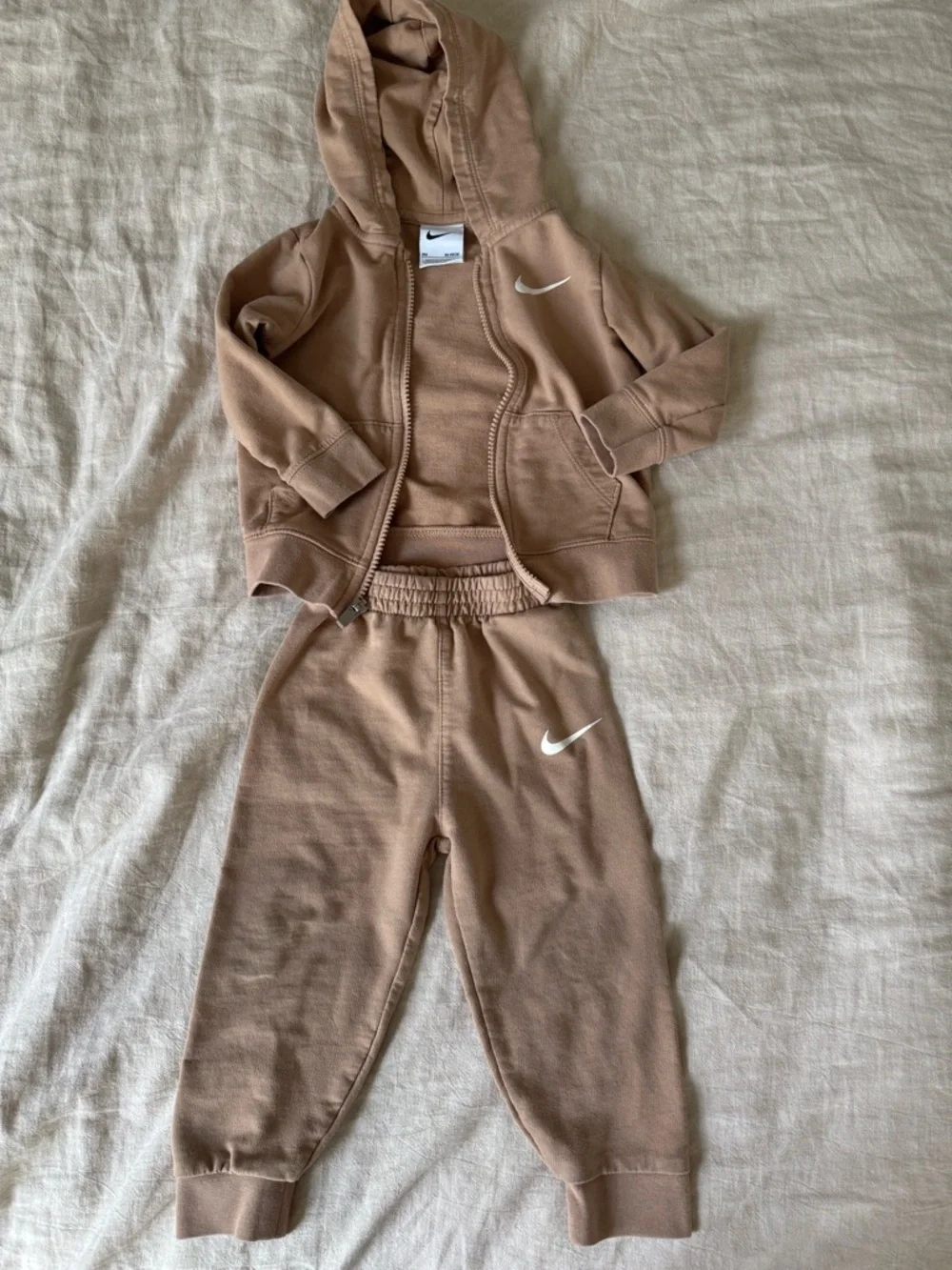 Nike Beige Two Piece Set for Babies (Size 18M) - Picture 6 of 6